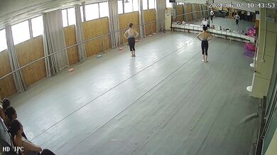 舞蹈班《监控破解》偷拍多位美女学员后台换衣服1 (3)